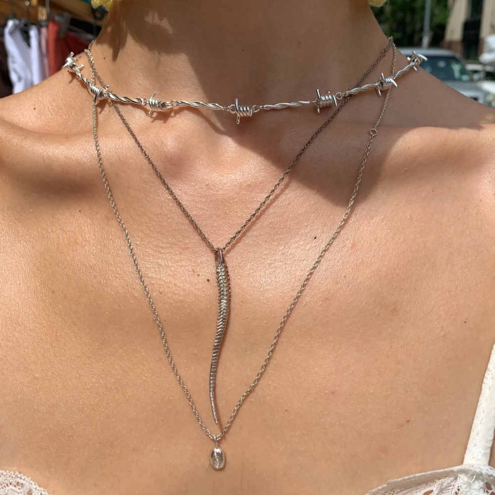 VERA MEAT SPINE FEEL NECKLACE